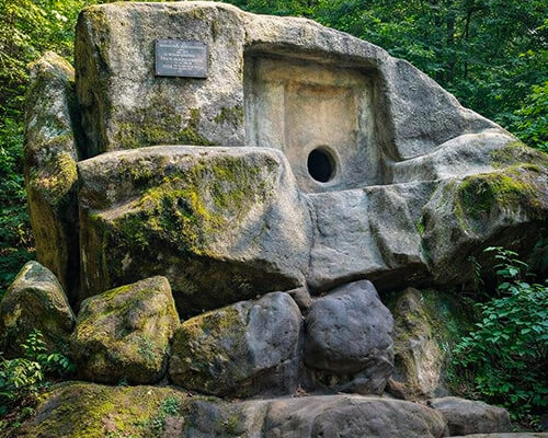 Волконский дольмен